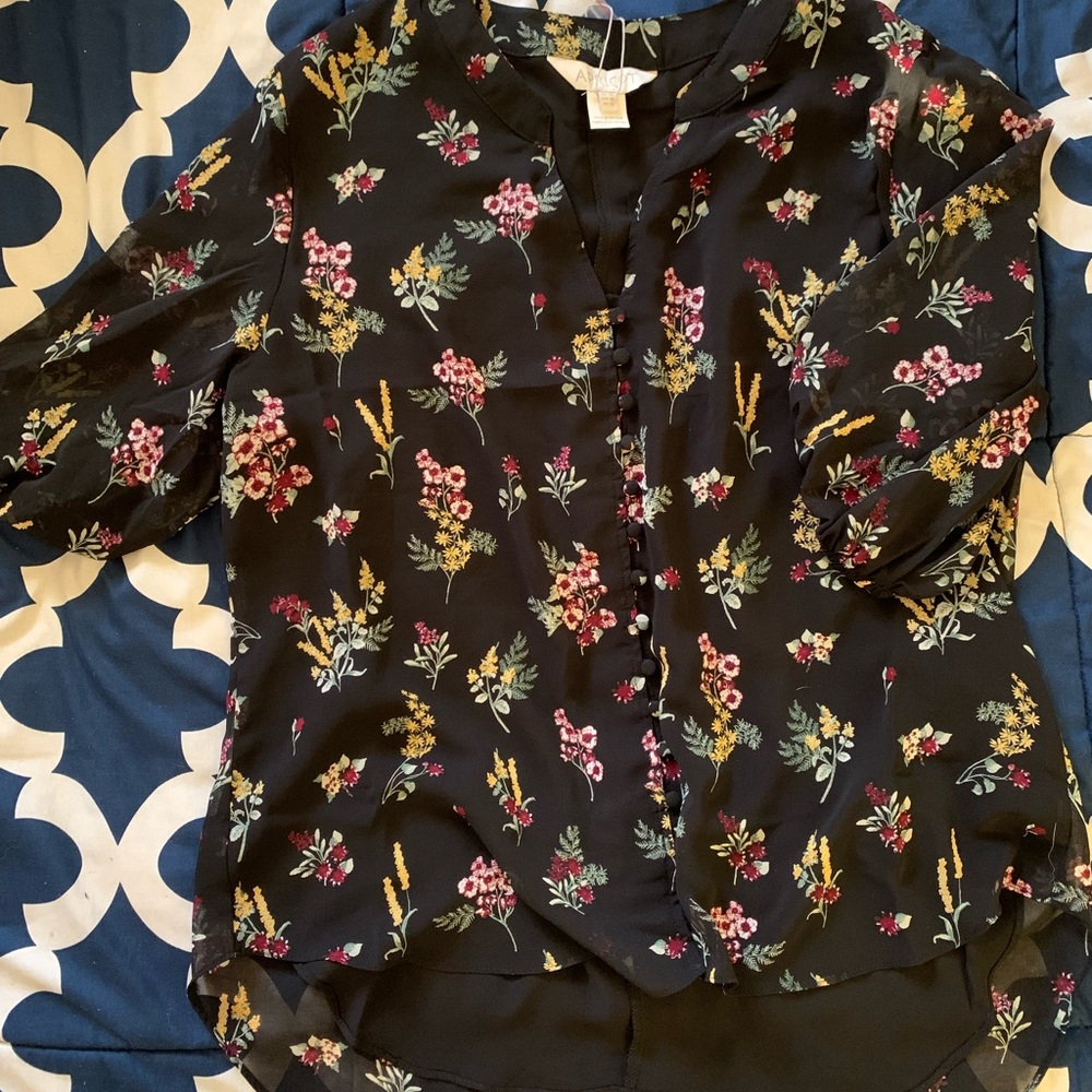 NWT Botanical Half Sleeve Black Floral Top
